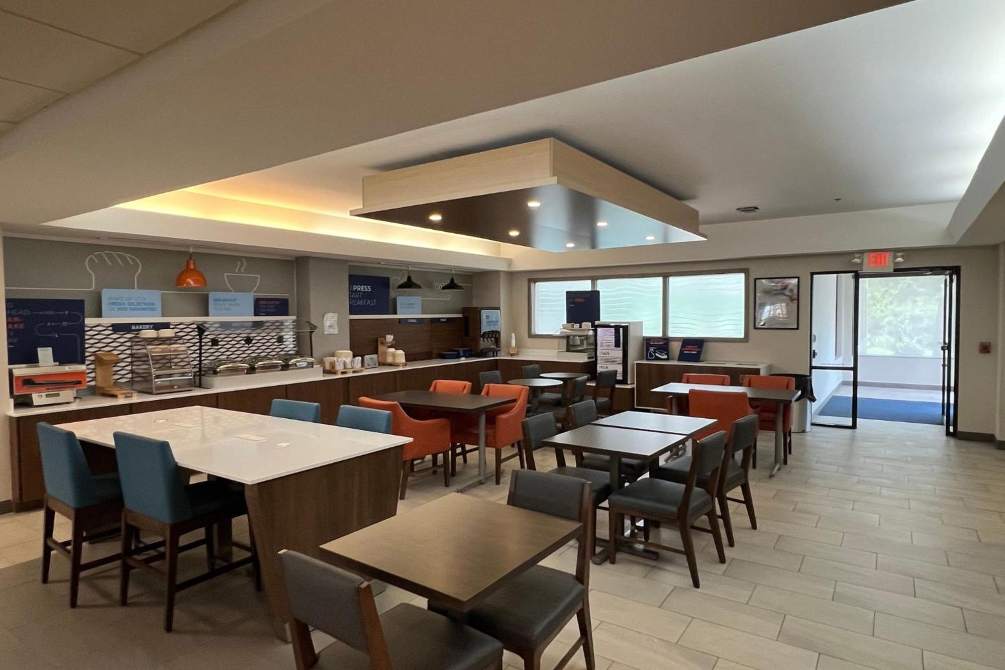Holiday Inn Express Harrisburg I-81 - Hershey By Ihg Manadahill Exteriör bild